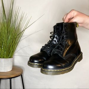 (SOLD)dr. martens 1460 black smooth
